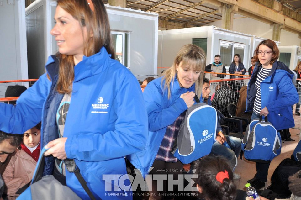 Φόρεσαν βραχιολάκι με αριθμό στους πρόσφυγες του hot spot Χίου [εικόνες & βίντεο] | iefimerida.gr 11