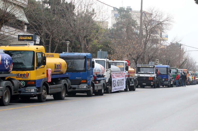 Θεσσαλονίκη: Στους δρόμους φορτηγά, βυτιοφόρα και ταξί [εικόνες & βίντεο] | iefimerida.gr 1