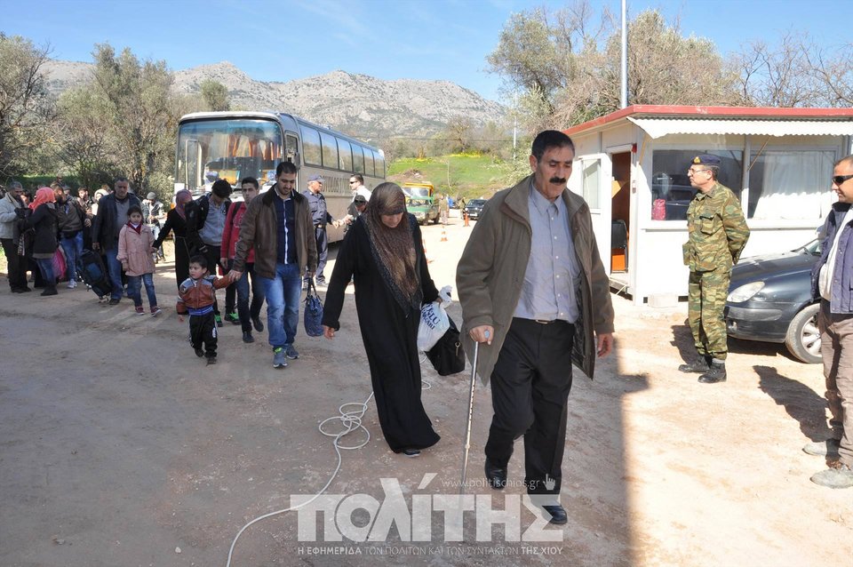 Φόρεσαν βραχιολάκι με αριθμό στους πρόσφυγες του hot spot Χίου [εικόνες & βίντεο] | iefimerida.gr 6