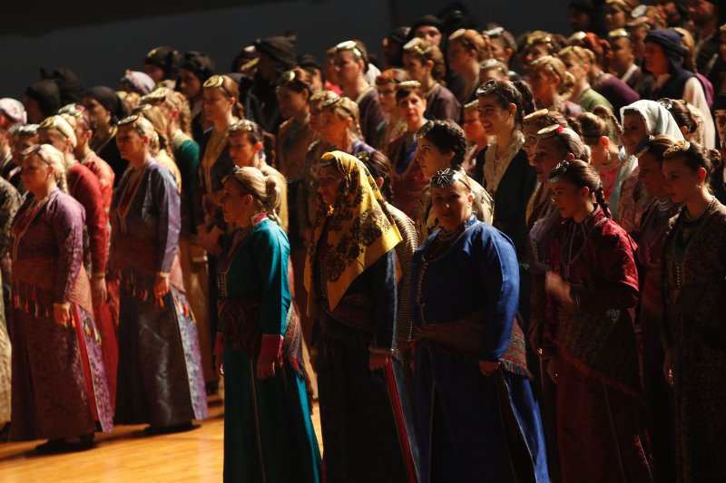 «Βούλιαξε» το ΣΕΦ από χορευτές στο 13ο Πανελλαδικό Φεστιβάλ Ποντιακών Χορών- Πάνω από 2.000 έλαβαν μέρος [εικόνες] | iefimerida.gr 2