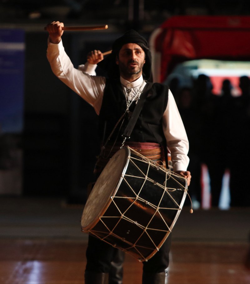 «Βούλιαξε» το ΣΕΦ από χορευτές στο 13ο Πανελλαδικό Φεστιβάλ Ποντιακών Χορών- Πάνω από 2.000 έλαβαν μέρος [εικόνες] | iefimerida.gr 1