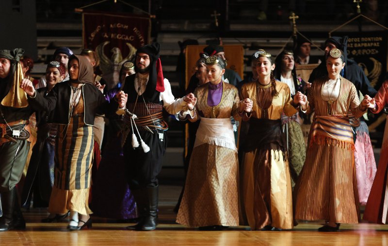 «Βούλιαξε» το ΣΕΦ από χορευτές στο 13ο Πανελλαδικό Φεστιβάλ Ποντιακών Χορών- Πάνω από 2.000 έλαβαν μέρος [εικόνες] | iefimerida.gr 6