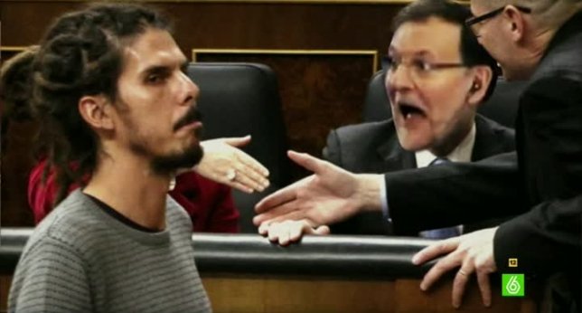 Ο Ραχόι μένει άφωνος βλέποντας βουλευτή των Podemos με ράστα μαλλιά στη Βουλή [εικόνες] | iefimerida.gr 6