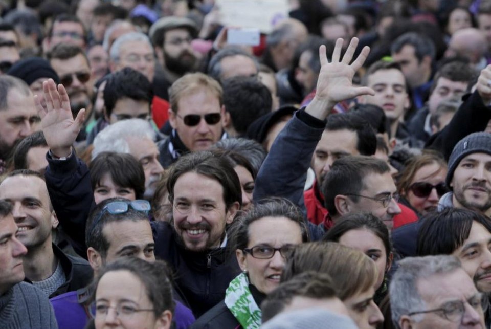Τικ-τακ, ήρθε η ώρα της αλλαγής: Ο Ιγκλέσιας μίλησε σε χιλιάδες Ισπανούς στα ελληνικά [εικόνες & βίντεο] | iefimerida.gr 9