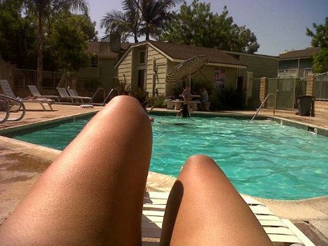 Οι φωτογραφίες που κάνουν το γύρου του Διαδικτύου και μπερδεύουν τους πάντες: Είναι ηλιοκαμμένα πόδια ή λουκάνικα [εικόνες] | iefimerida.gr 8