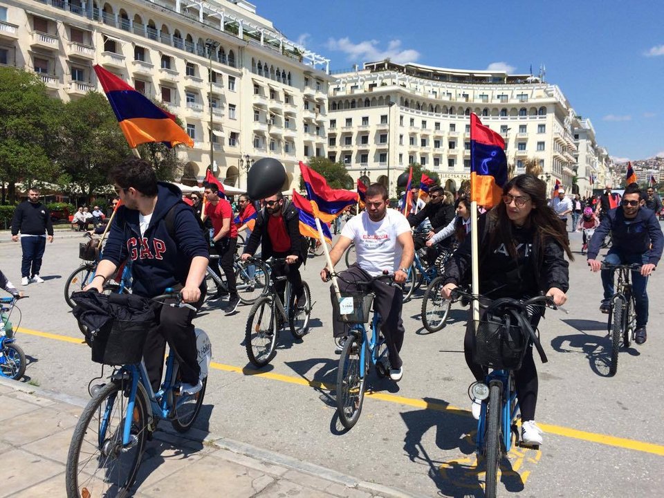 Θεσσαλονίκη: Με ποδηλατοπορεία και σιωπηλή διαμαρτυρία η επέτειος της Γενοκτονίας των Αρμενίων [εικόνες]  | iefimerida.gr 1