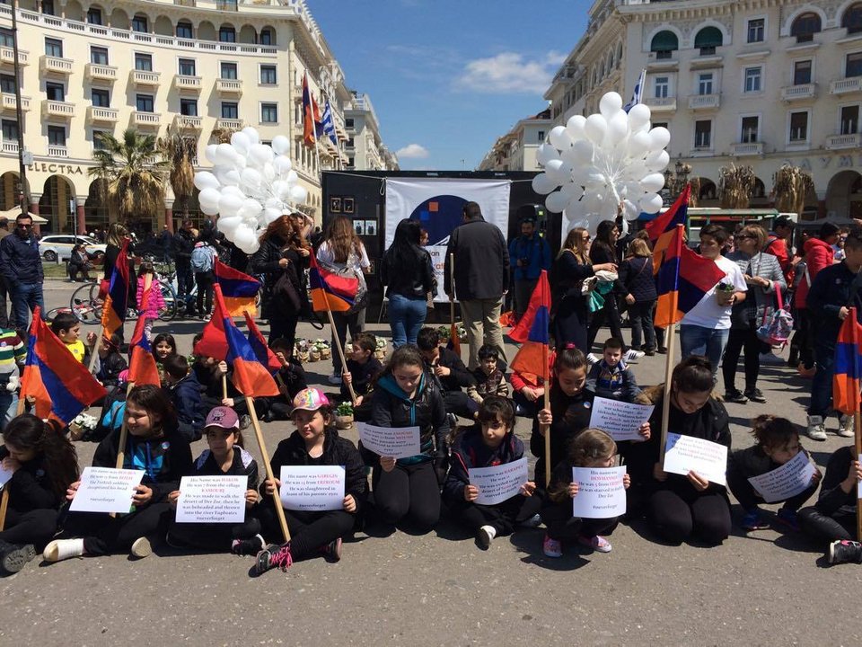 Θεσσαλονίκη: Με ποδηλατοπορεία και σιωπηλή διαμαρτυρία η επέτειος της Γενοκτονίας των Αρμενίων [εικόνες]  | iefimerida.gr 0