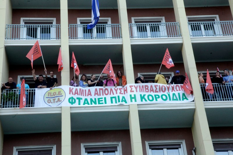 Κατάληψη στο γραφείο του Πάνου Σκουρλέτη από συνδικαλιστές της ΠΟΕ-ΟΤΑ | iefimerida.gr 4
