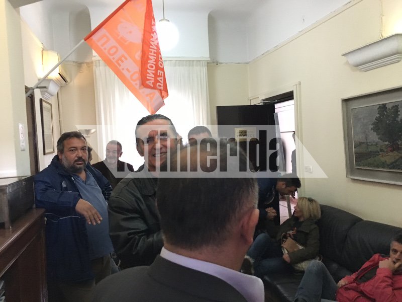 Κατάληψη στο γραφείο του Χουλιαράκη από την ΠΟΕ-ΟΤΑ [εικόνες] | iefimerida.gr 6