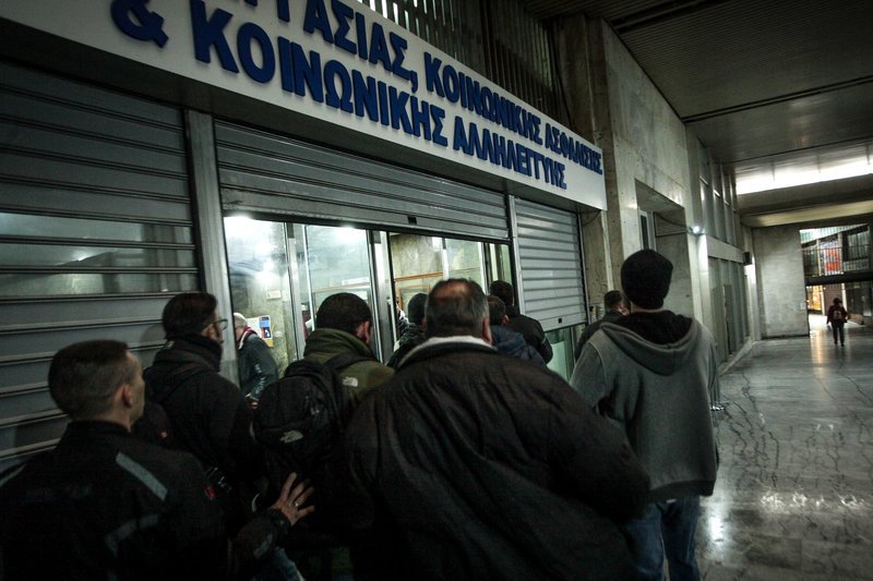 Στο υπουργείο Εργασίας εισέβαλαν λίγιο πριν τις 10:00, οι συνδικαλιστές της ΠΟΕ-ΟΤΑ