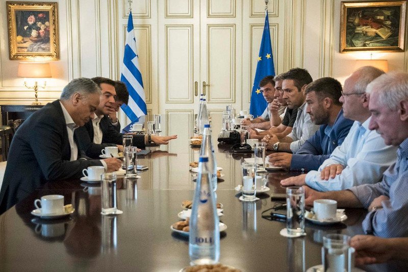 Ενταση έξω από το Μέγαρο Μαξίμου πριν τη συνάντηση του Τσίπρα με την ΠΟΕ-ΟΤΑ | iefimerida.gr 0