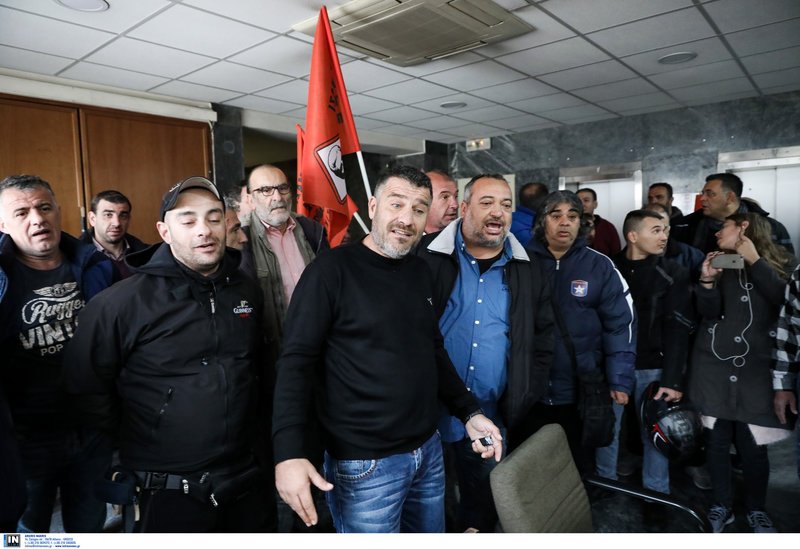 Εισβολή ΠΟΕ-ΟΤΑ στο υπουργείο Εργασίας | iefimerida.gr 9