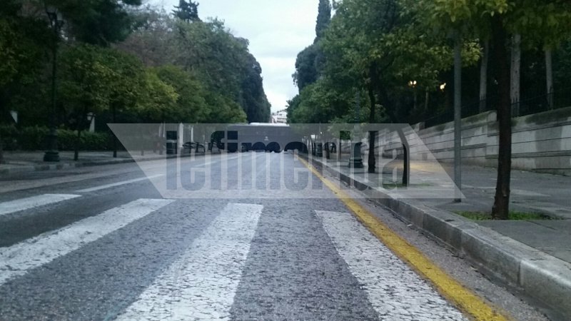 Τα ΜΑΤ εμπόδισαν τους εργαζόμενους στα νοσοκομεία να φτάσουν στο Μαξίμου -Ζήτησαν να δουν τα πανό | iefimerida.gr 2