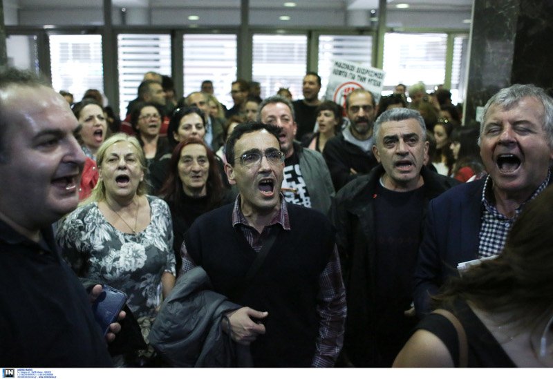 Συνδικαλιστές της ΠΟΕΔΗΝ έκαναν έφοδο στο υπουργείο Υγείας [βίντεο] | iefimerida.gr 1