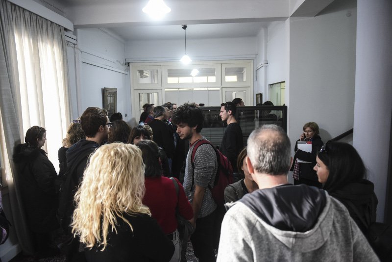 Συνδικαλιστές της ΠΟΕΔΗΝ έκαναν έφοδο στο υπουργείο Υγείας [βίντεο] | iefimerida.gr 5