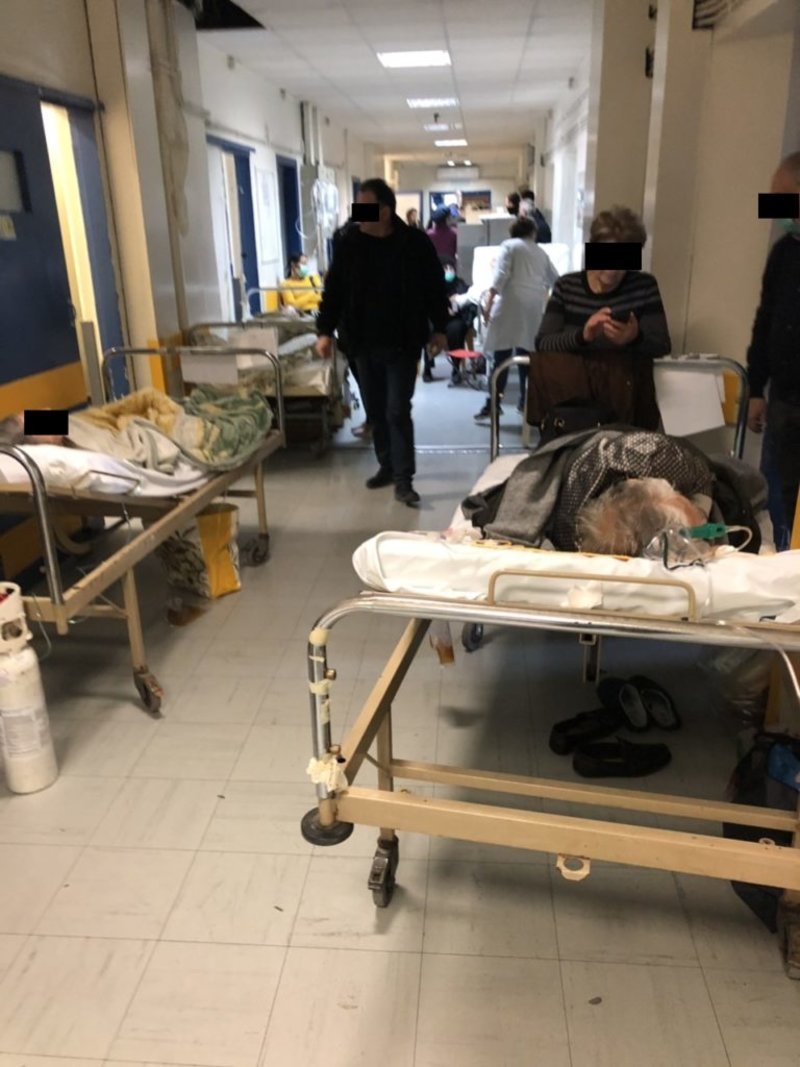 Ενα «κουβάρι» ασθενείς, συνοδοί και εργαζόμενοι / Φωτογραφία: ΠΟΕΔΗΝ