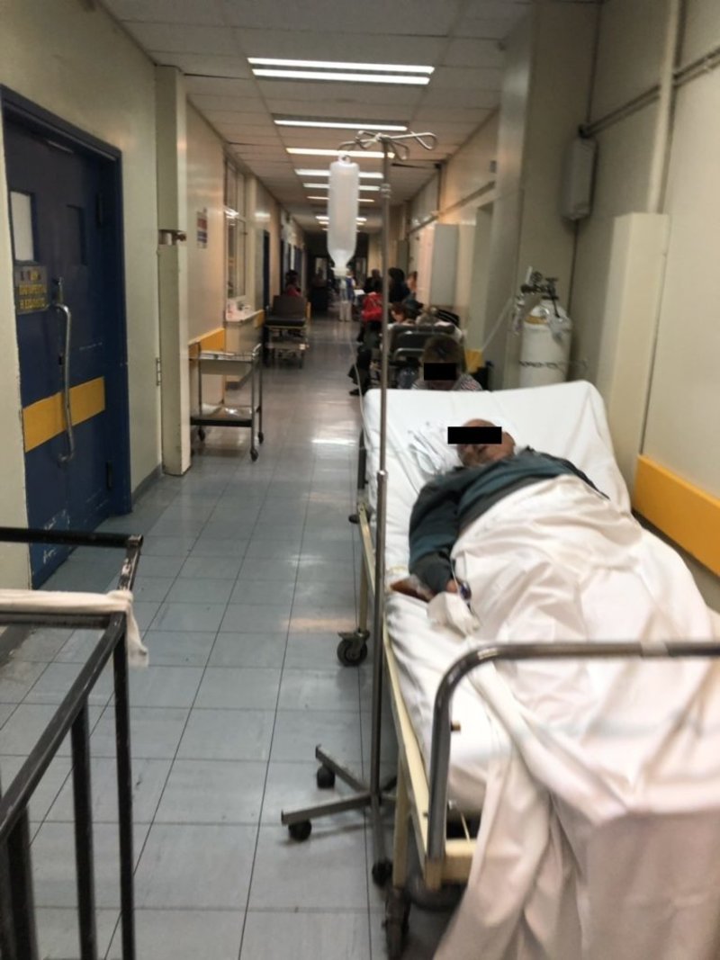Εως τις σκάλες φτάνουν τα ράντζα στο νοσοκομείο Νίκαιας / Φωτογραφία: ΠΟΕΔΗΝ