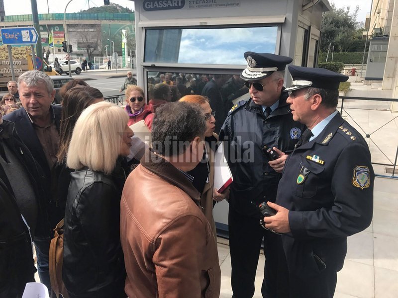 Διαμαρτυρία της ΠΟΕΔΗΝ έξω από τη ΓΑΔΑ [εικόνες & βίντεο] | iefimerida.gr 3