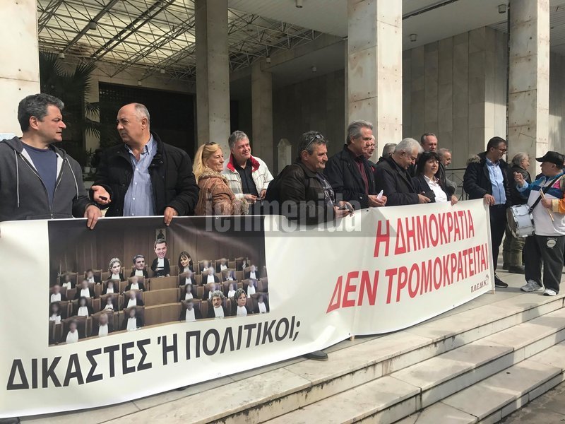 Διαμαρτυρία της ΠΟΕΔΗΝ έξω από τη ΓΑΔΑ [εικόνες & βίντεο] | iefimerida.gr 4