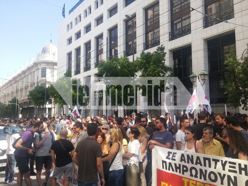 Συγκέντρωση και πορεία των εργαζόμενων στον τουρισμό -Εγραψαν συνθήματα στο ΣΕΤΕ [εικόνες] | iefimerida.gr 3