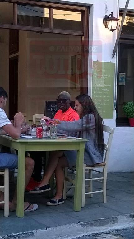 Δήλωνε ότι είναι ο Πογκμπά και «ξάφριζε» τη Σκύρο -«Χρυσές» δουλειές για τον σωσία του ποδοσφαιριστή [εικόνα] | iefimerida.gr 0