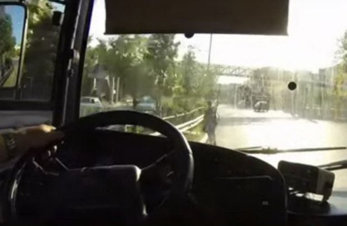 Ασύλληπτο: Νεαρός κυνηγά Pokemon στην αριστερή λωρίδα της Χαμοστέρνας [εικόνα] | iefimerida.gr 0