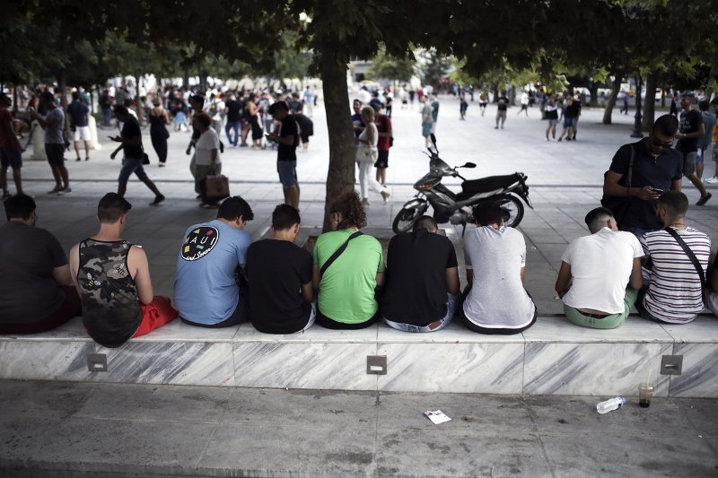 Τρέλα στο Σύνταγμα: Ολοι κυνηγούν τα Pokemon Go [εικόνες] | iefimerida.gr 4