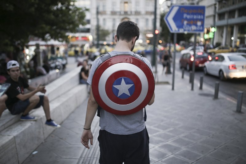 Τρέλα στο Σύνταγμα: Ολοι κυνηγούν τα Pokemon Go [εικόνες] | iefimerida.gr 5