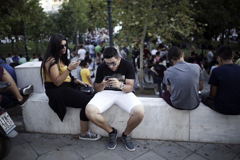 Τρέλα στο Σύνταγμα: Ολοι κυνηγούν τα Pokemon Go [εικόνες] | iefimerida.gr 6
