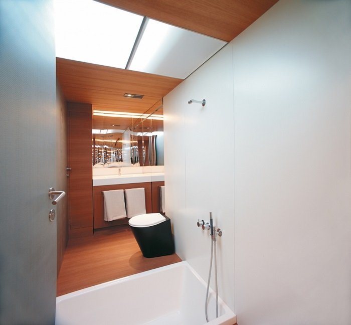 Εμειναν με το στόμα ανοιχτό στη Μύκονο: Το 22 εκατ. σούπερ γιοτ του Μπάτμαν εντυπωσίασε [εικόνες&βίντεο] | iefimerida.gr 9