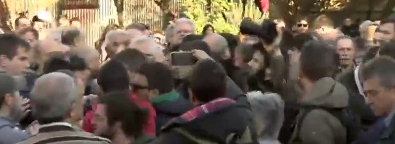 Επεισόδια έξω από το Πολυτεχνείο [εικόνες] | iefimerida.gr 5