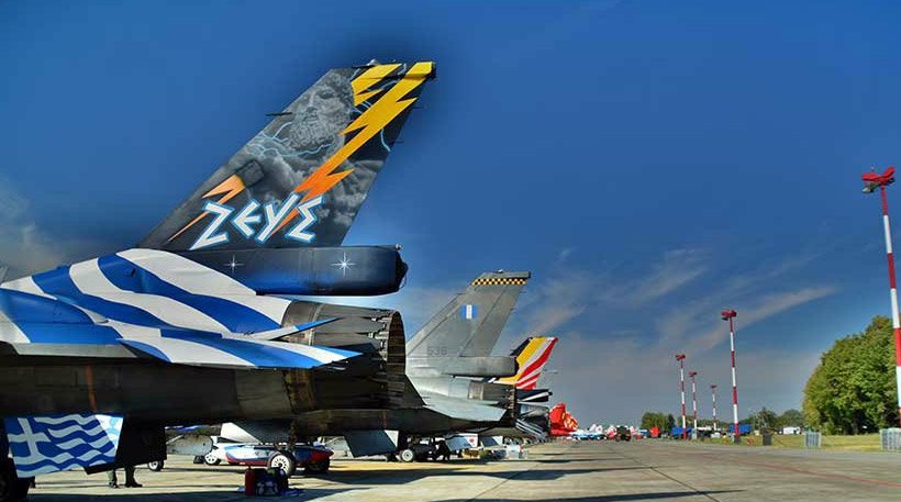 Η ομάδα επιδείξεων Ζευς της Πολεμικής Αεροπορίας εντυπωσίασε και πάλι [εικόνες] | iefimerida.gr 0