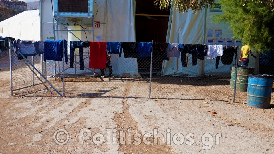Χίος: Αθλιες οι συνθήκες διαβίωσης των προσφύγων στον καταυλισμό της Σούδας μετά την πρώτη βροχή [εικόνες] | iefimerida.gr 1