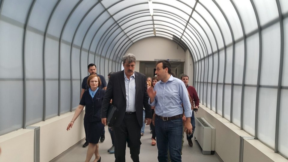 Από την πίσω πόρτα του νοσοκομείου Τρικάλων μπήκε ο Πολάκης [εικόνες & βίντεο] | iefimerida.gr 0