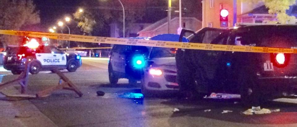 Πανικός στο Εντμοντον: Φορτηγό επιχείρησε να πέσει σε πεζούς -Ο οδηγός επιτέθηκε σε αστυνομικό [εικόνες] | iefimerida.gr 0