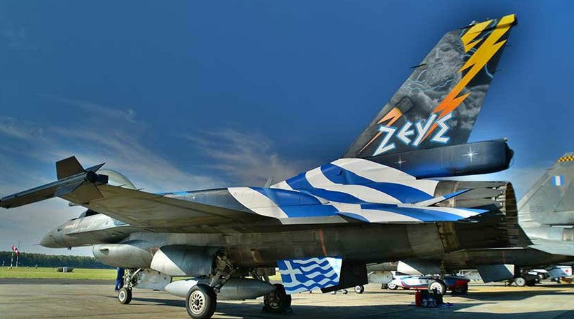 Η ομάδα επιδείξεων Ζευς της Πολεμικής Αεροπορίας εντυπωσίασε και πάλι [εικόνες] | iefimerida.gr 1