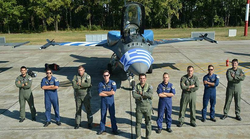 Η ομάδα επιδείξεων Ζευς της Πολεμικής Αεροπορίας εντυπωσίασε και πάλι [εικόνες] | iefimerida.gr 2