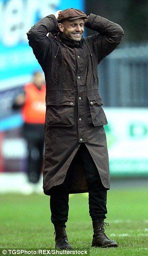 Το απόλυτο αντρικό στιλ – Ο προπονητής στην Αγγλία που κλέβει την παράσταση [εικόνες] | iefimerida.gr 3