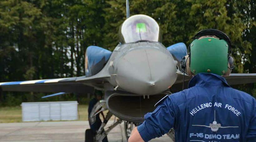 Η ομάδα επιδείξεων Ζευς της Πολεμικής Αεροπορίας εντυπωσίασε και πάλι [εικόνες] | iefimerida.gr 3