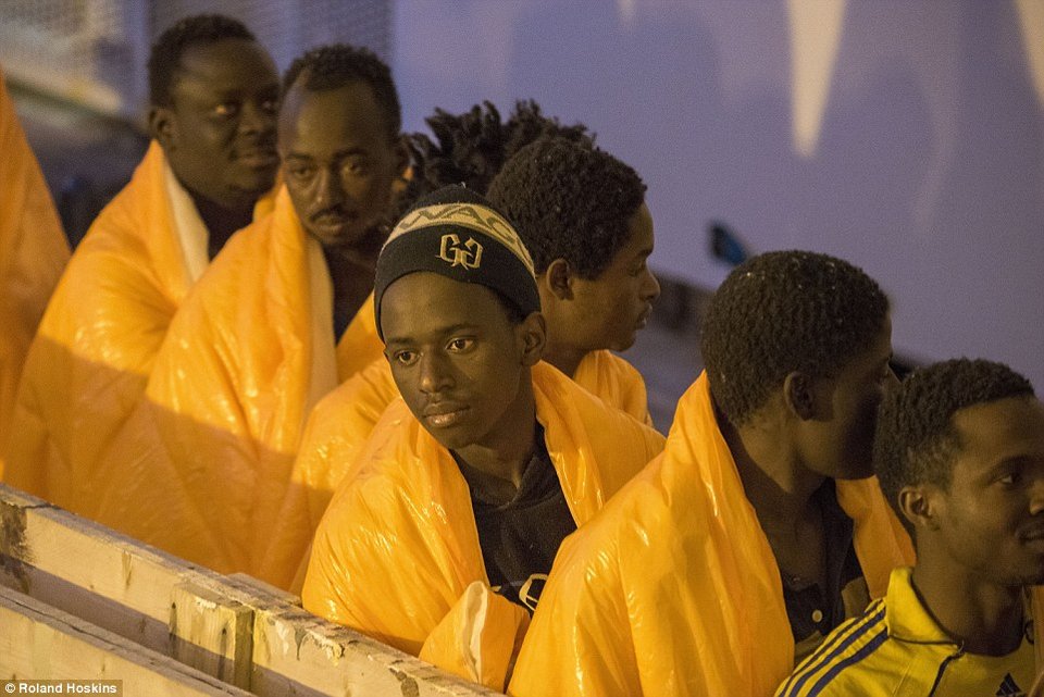 Daily Mail: «Νέα Λέσβος» η Σικελία μετά το κλείσιμο της Βαλκανικής Οδού [εικόνες & βίντεο] | iefimerida.gr 5