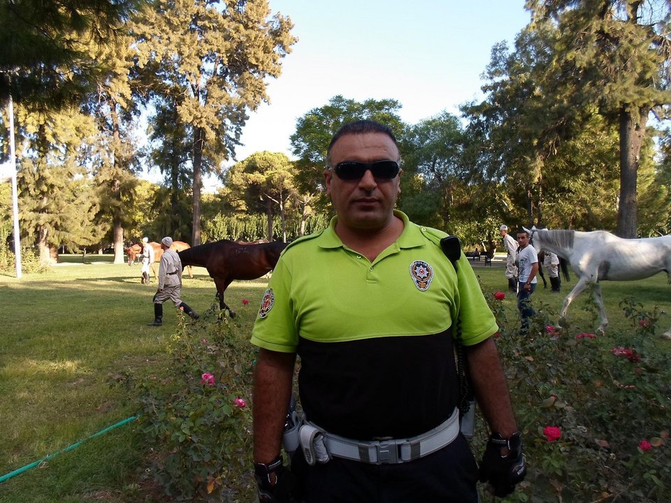 O σκύλος του αστυνομικού που σκοτώθηκε στην επίθεση της Σμύρνης τον περιμένει να «επιστρέψει» [εικόνες]  | iefimerida.gr 2