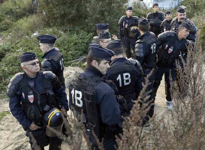 Εκθεση-σοκ: Πρόσφυγες κακοποιήθηκαν από αστυνομικούς στη «Ζούγκλα» του Καλαί [εικόνες] | iefimerida.gr 0