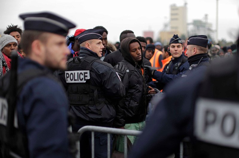 Εκθεση-σοκ: Πρόσφυγες κακοποιήθηκαν από αστυνομικούς στη «Ζούγκλα» του Καλαί [εικόνες] | iefimerida.gr 3