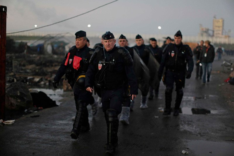 Εκθεση-σοκ: Πρόσφυγες κακοποιήθηκαν από αστυνομικούς στη «Ζούγκλα» του Καλαί [εικόνες] | iefimerida.gr 2