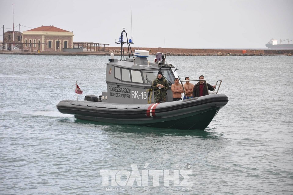 Με σκάφος της Frontex τα Θεοφάνεια στη Χίο [εικόνες] | iefimerida.gr 0