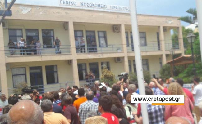 Με κλωτσιές υποδέχτηκαν τον Πολάκη κάτοικοι της Ιεράπετρας [εικόνες & βίντεο] | iefimerida.gr 1