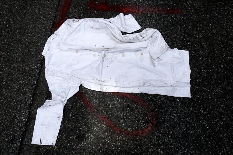 Οι νοσηλευτές «τα έψαλαν» με μαντινάδες και πεντοζάλη στον Πολάκη [εικόνες & βίντεο] | iefimerida.gr 4