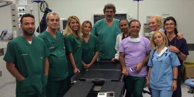 Ο Πολάκης χειρούργησε ασθενή στη Σαντορίνη για να ζηλέψουν Αδωνις και Βορίδης! [εικόνα] | iefimerida.gr 1