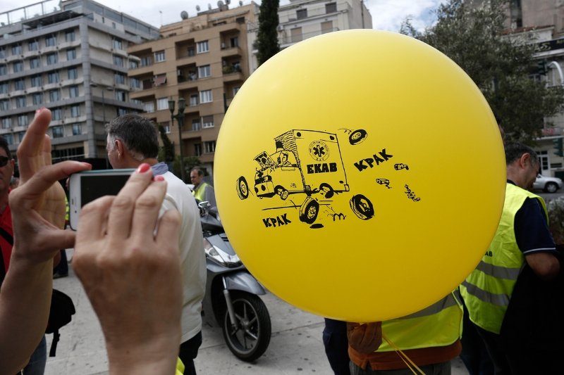 Οι νοσηλευτές «τα έψαλαν» με μαντινάδες και πεντοζάλη στον Πολάκη [εικόνες & βίντεο] | iefimerida.gr 6