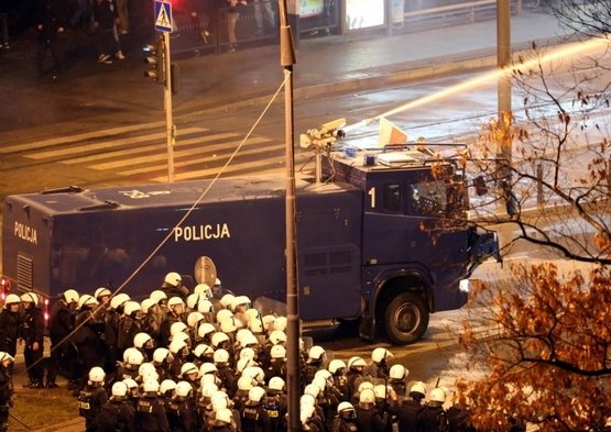 Βία και χάος στην Πολωνία: Επεισόδια από ακροδεξιούς την Ημέρα της Ανεξαρτησίας [βίντεο & εικόνες] | iefimerida.gr 5